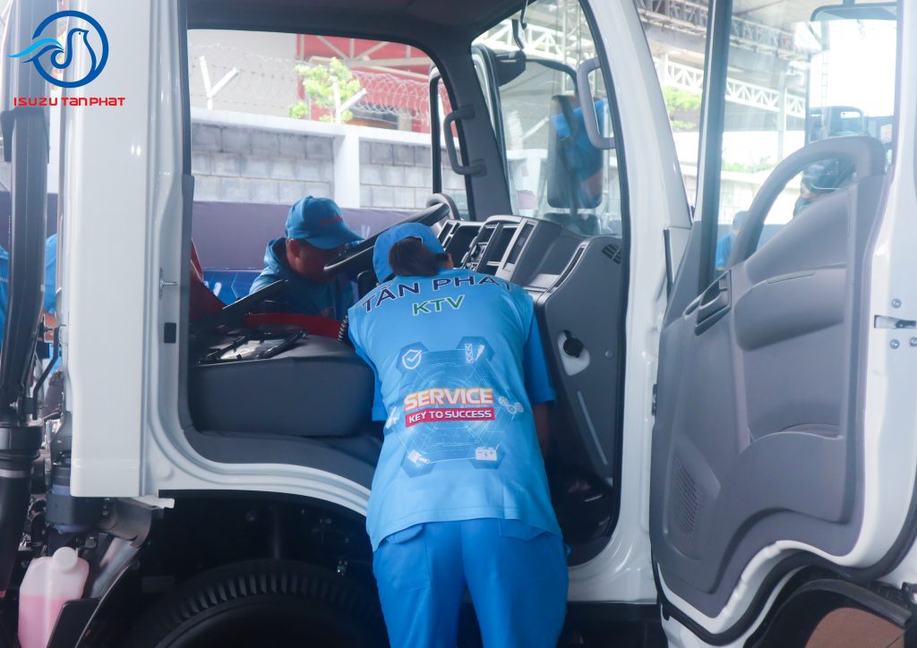Kỹ thuật viên Isuzu